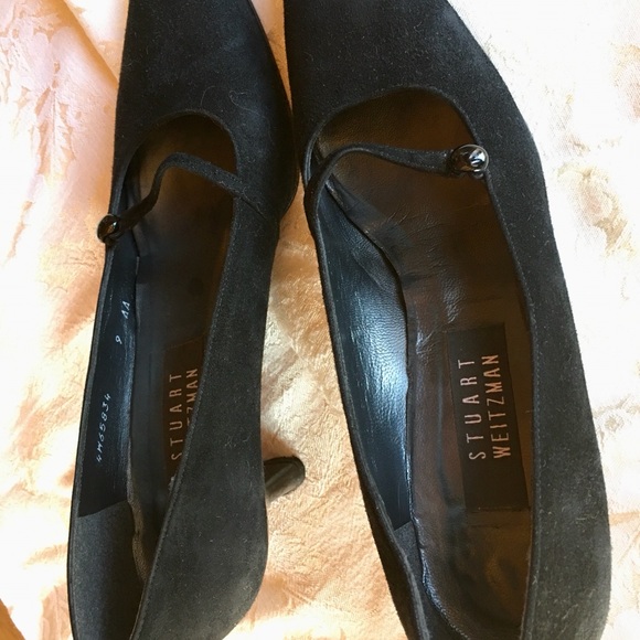 Stuart Weitzman blk suede pump low heel size 9AA. - Picture 5 of 10